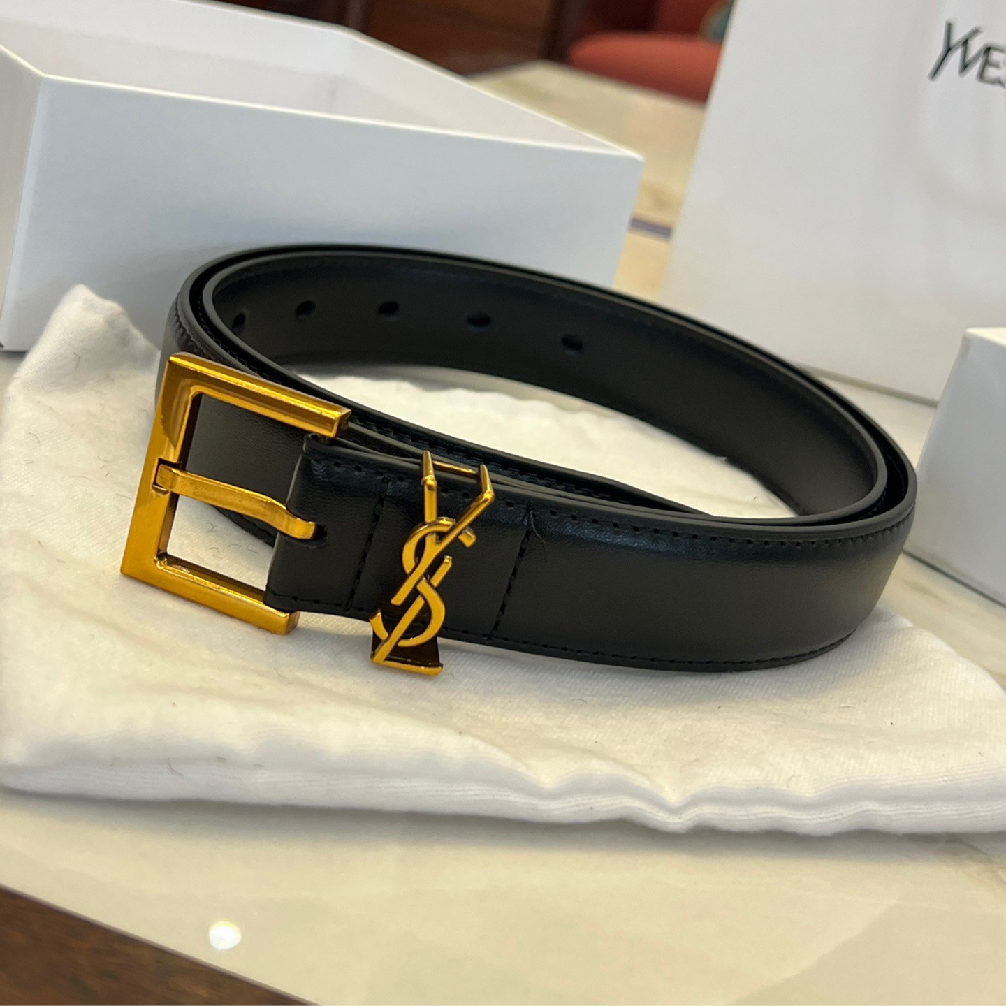 YSL 3D LOGO LEATHER BELT / YSL BELT เข็มขัดหนังเรียบสไตล์วินเทจ ขนาดกำลัง หัวเข็มขัด3Dโลโก้แบรนด์สีทองวินเทจ