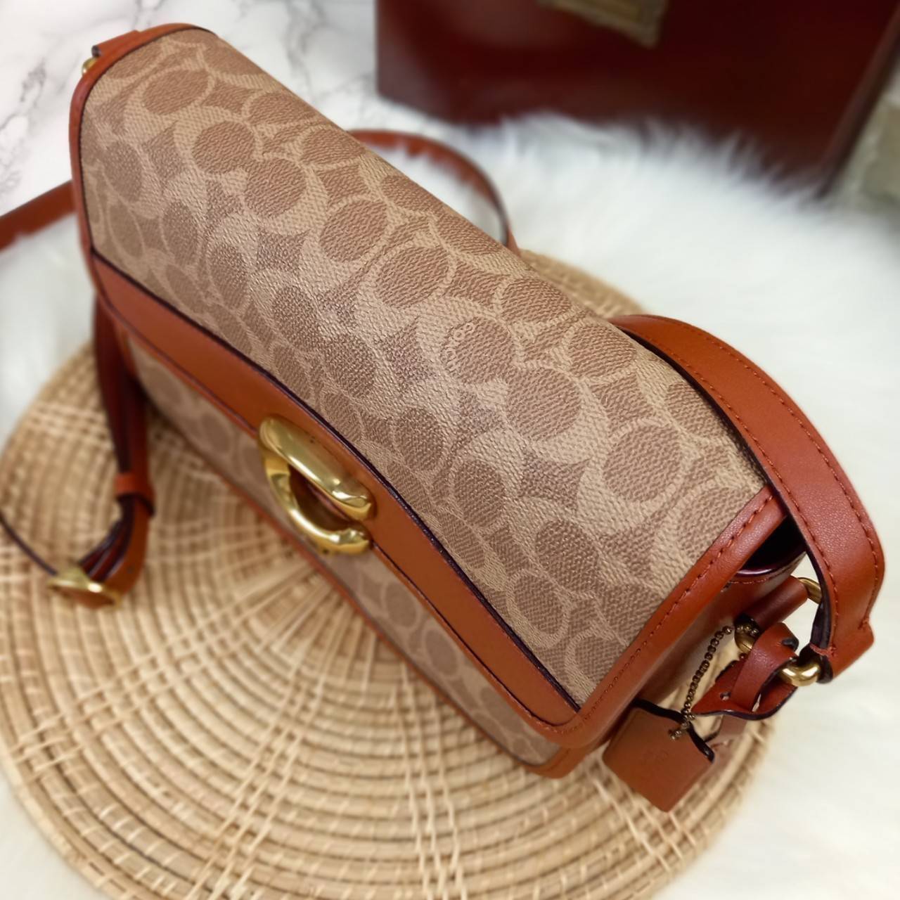 OUTLET 】COACH STUDIO SHOULDER BAG IN SIGNATURE CANVAS (COACH C6639) โอ้โห!! ตลึงเลย สวยฟาดมากๆเทอ!! 🌺ห้ามพลาดนะยูวว🤩รุ่นคลาสสิค เรียบหรู ดูแพงสุดๆ //พร้อมส่งก่อนใคร ยังไม่มีในช็อปไทยนะยูวว😘//กระเป๋าสะพาย คลอสบอดี ดีไซน์เฉียบ สายปรั