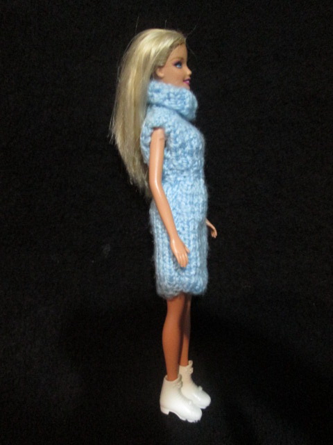 Barbie in Winter with Snowboard ตุ๊กตาบาร์บี้แท้มือสองสภาพดี
