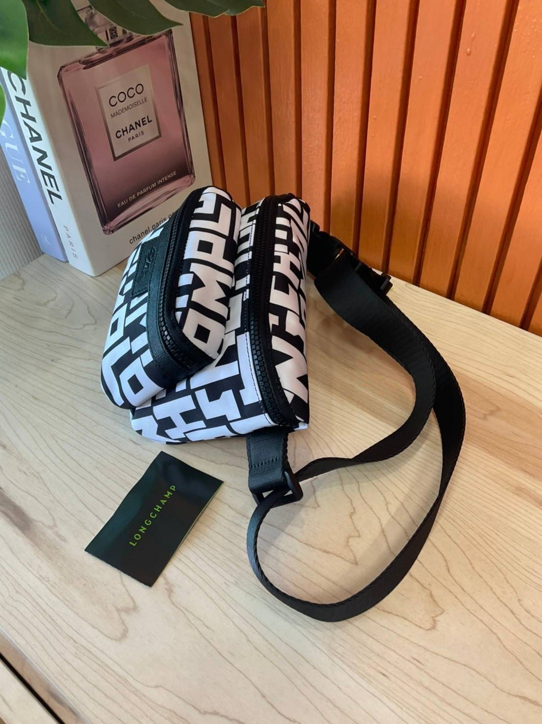 ของแท้ 💯% L ongchamp Le Pliage Graphic Nylon Belt Bag กระเป๋า คาดอก / คาดเอว ลายกราฟฟิก