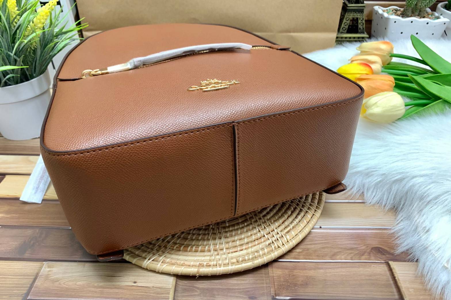 COACH JORDYN BACKPACK IN BLOCKED SIGNATURE ((76622//76624//76715)) พร้อมส่ง กระเป๋าสะพายหลังแบบมีหูหิ้ว หนังแท้ หนังนิ่มอย่างดีเลยค่า ด้านหน้ามีช่องซิปหนึ่งช่องสำหรับใส่ของจุกจิกนะคะ เปิดปิดช่องหลักแบบซิปคู่ หัวซิปมีหนังห้อยมาให้ ภายในกระเป๋าโล่งใส่สัมภาร