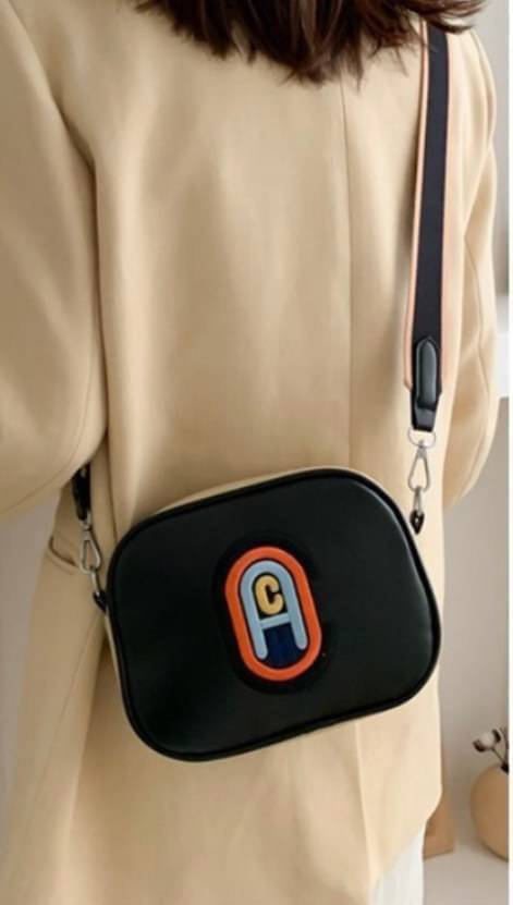 OUTLET 】COACH Camera Bag In Colorblock With Coach Patch (COACH F79278) 🍁หายากมากๆแล้วรุ่นนี้**จะถือ หรือสะพาย ได้ตามใจสั่ง //วัสดุหนังแท้เต็มใบ คุณภาพหนังดีมากๆ ปักโลโกตัวC ด้านหน้า ดูดีแบบไม่ซ้ำใคร //มาพร้อมสายสะพาย 2 สาย >>สายหนัง และสายสป