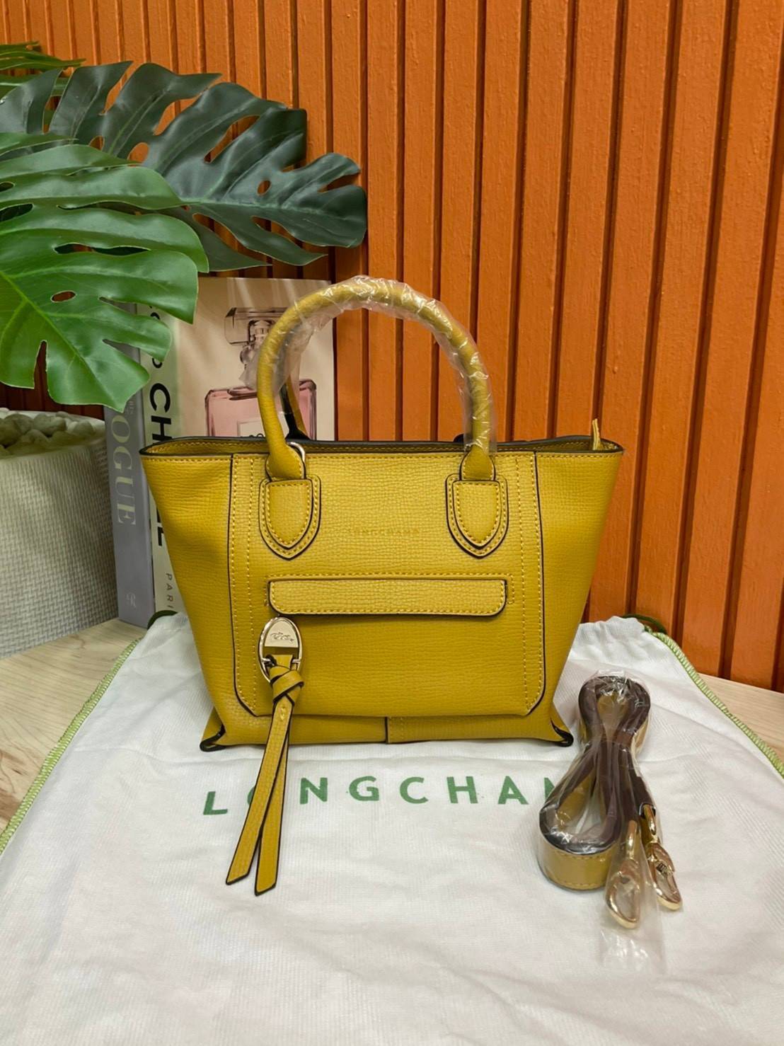 ของแท้ 💯% LONGCHAMP MINI MAILBOX TOP HANDLE BAG กระเป๋าถือ/Crossbody รุ่นหายาก!! รุ่นใหม่ล่าสุด ดีไซน์ด้วยเส้นด้ายที่ดูโฉบเฉี่ยว และ รูปทรงสี่เหลี่ยมคางหมู ทรงสวยโดดเด่น เป็นเอกลักษณ์ของผู้หญิง Longchamp วัสดุ Polyamide & Leather หนังแท้