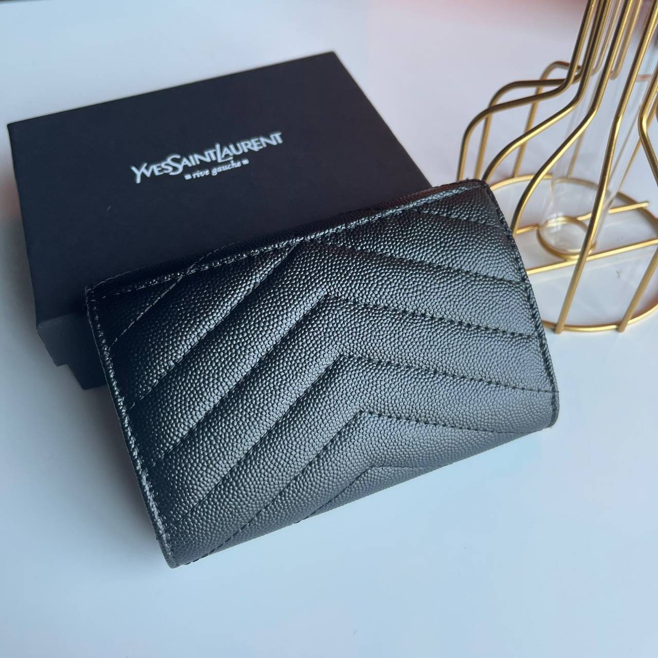 VIP 】YSL SAINT LAURENT SHORT WALLET งานหนังแท้ สวยงามมากมายที่สุดเกินบรรยายเลยค่าาา ได้ไปไม่ผิดหวังแน่นอน เป็นอีกรุ่นหนึ่งที่ห้ามพลาดเลยตอนนี้ กำลังฮิตกันเลยค่าา สาวๆ Must Have!!!! Full Box Set นะค๊าาา