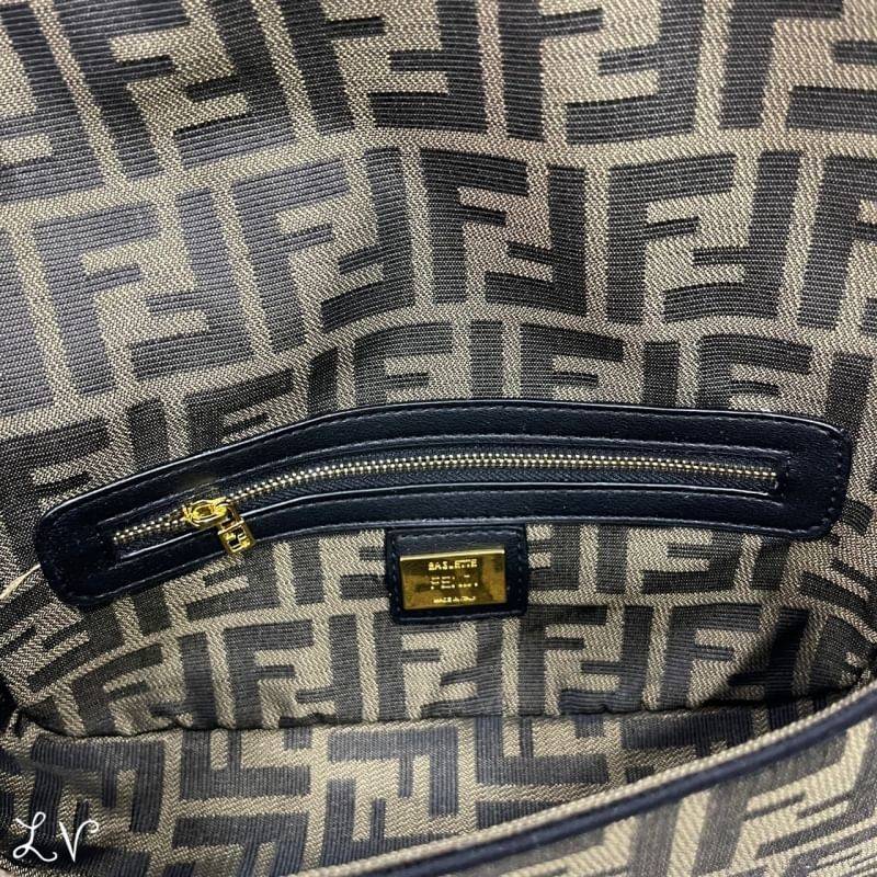 FENDI Baguette Brown FF jacquard fabric bag กระเป๋าสะพายทอลายโมโนแกรม อะไหล่สีทองหรูหรา ถอดสายถือเป็นคลัชได้สุดคุ้ม