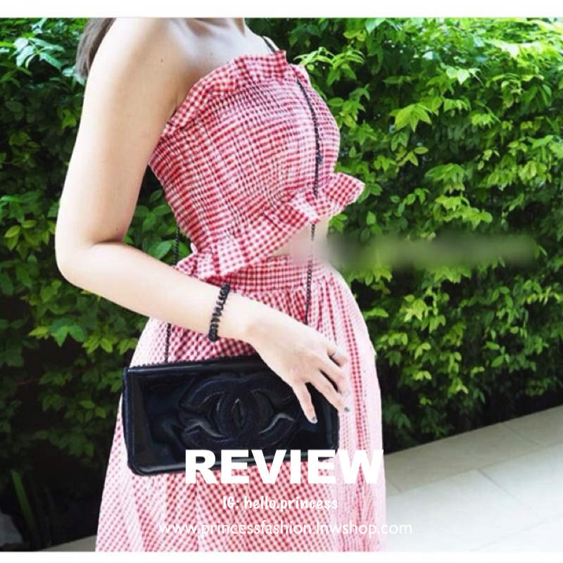 Chanel shoulder & cloth bag กระเป๋าสะพายทรง cluth ขนาดกำลังน่ารัก วัสดุหนังแก้ว เปิดปิดด้วยกระดุมแม่เหล็ก ภายในโล่งบุเฟอขนนุ่ม ใส่กระเป๋าสตางค์ยาวได้ มาพร้อมสายสะพายโซ่ หรือจะเก็บสายถือเป็น cluth ออกงานก็ดูดี มากับราคาสุดคุ้มค่ะ