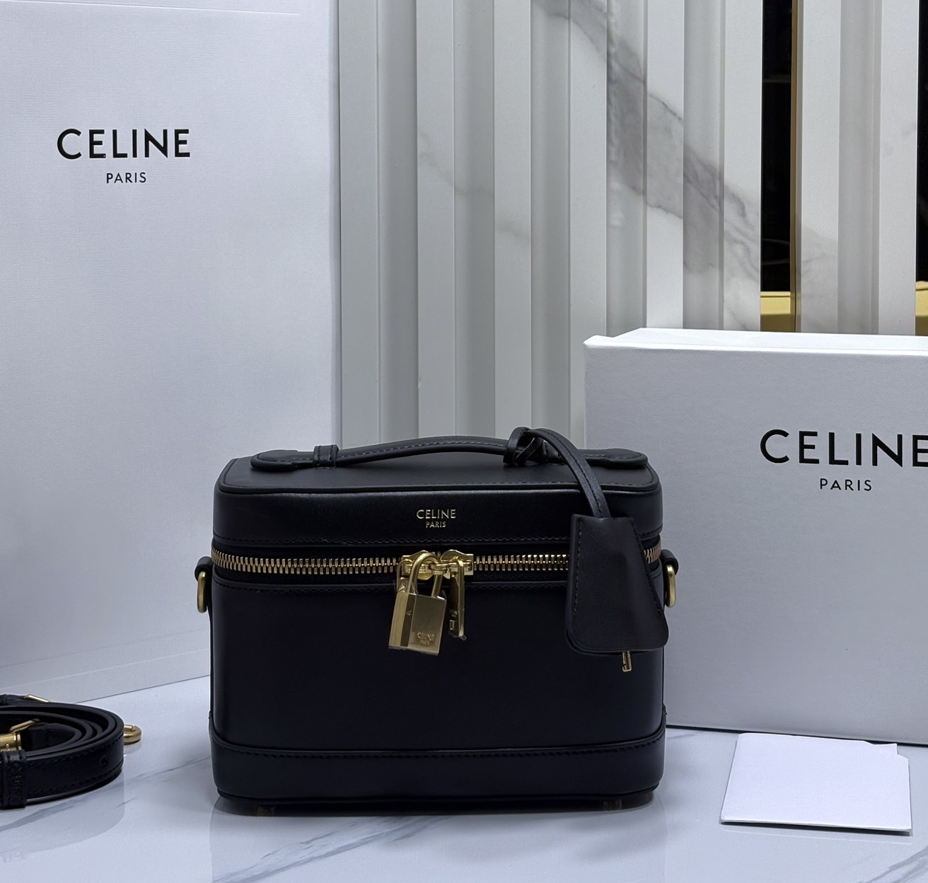 ORI หนังแท้ | CELINE VANITY BAG พลาดไม่ได้เลยกับคอลสุดคิ้ว กับกระเป๋าถือ/สะพายได้ทรงกล่อง ใช้สะพายได้ทุกวันอย่างคล่องตัวดีไซน์ใหม่สวยลาสสิค