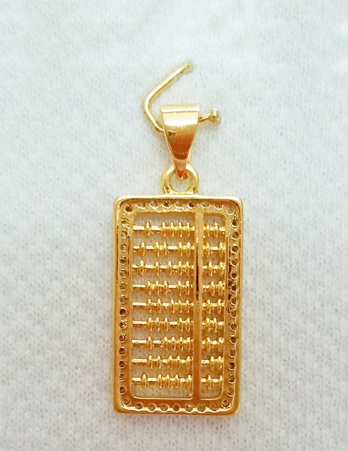 จี้ลูกคิดสีทองประดับเพชรCZ เสริมโชคลาภค่ะ