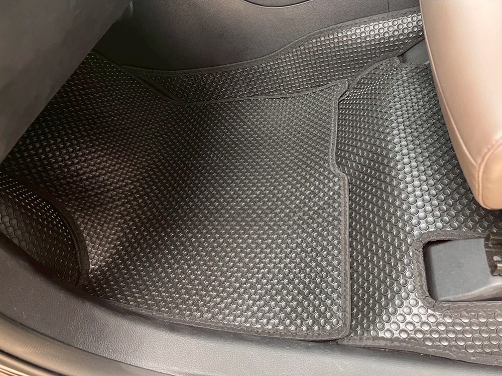 ยางปูพื้นรถยนต์ BYD M6 2024 พรมกระดุม บีวายดี เอ็ม6 เข้ารูป ในรถ เต็มคัน