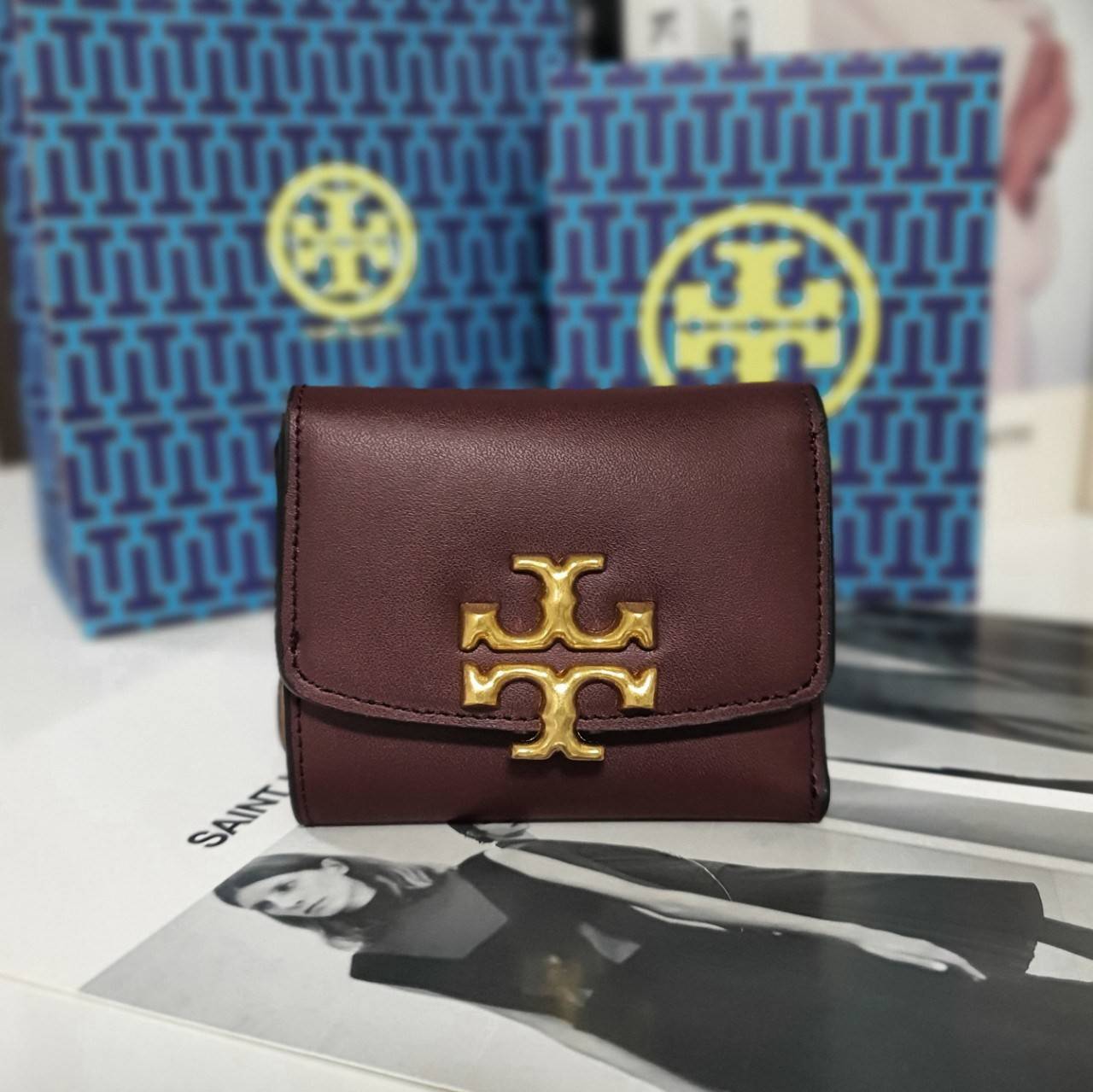 ของแท้ 💯% TORY BURCH SMALL WALLET กระเป๋าสตางค์สุดคลาสสิค ใบจิ๋วขนาดกำลังน่ารัก พกพาง่าย วัสดุหนังแท้ ประดับโบโก้ทอง