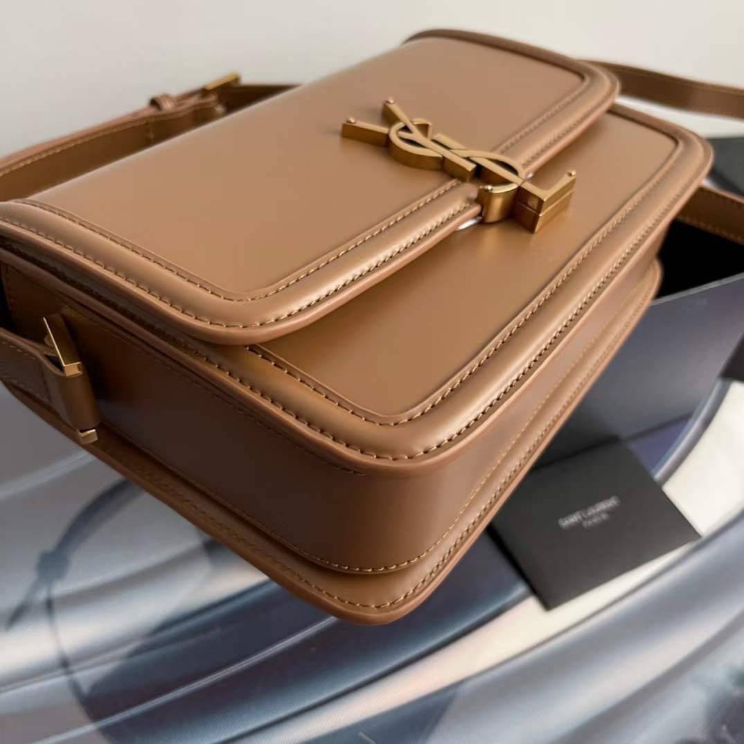 YSL Solferino medium crossbody bag คอลเล็คชั่นน้องโรเซ่ ROSE BLACKPINK ที่สุดแห่งความคลาสสิก เกรดออริจินอล หนังสวยมาก กระเป๋าสะพายรุ่นที่สาวๆ ทุกคนควรมีติดตู้ ภาพถ่ายจากงานขายจริง สวยตามรูป ไม่ผิดหวังค่ะ