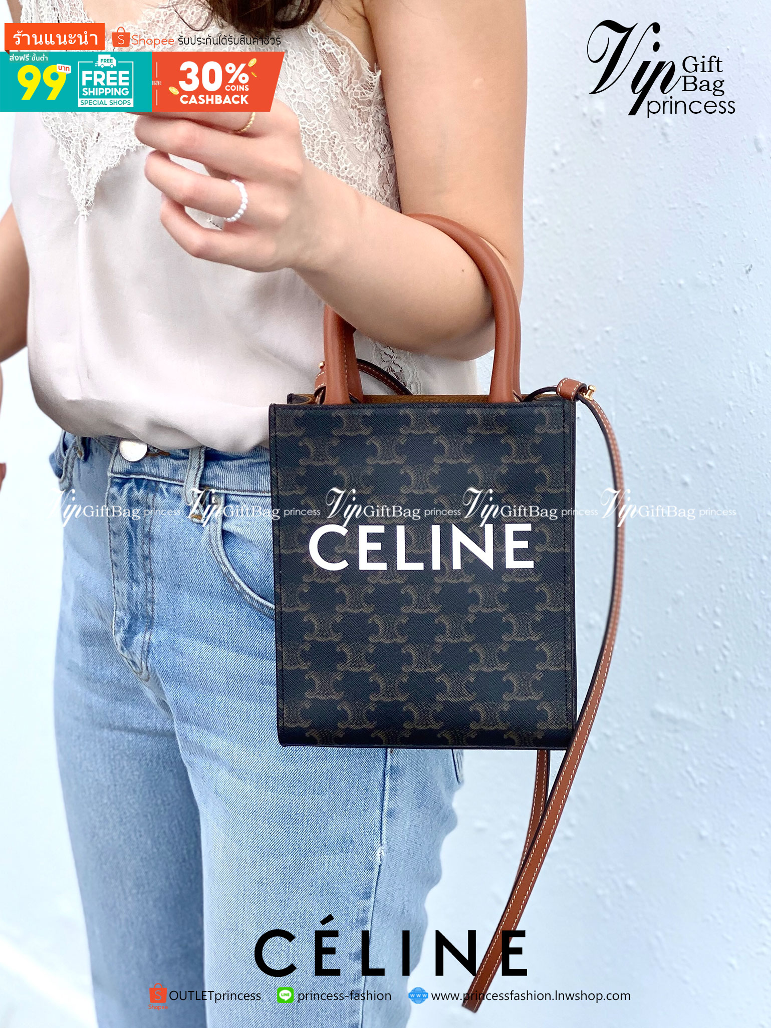 CELINE MINI VERTICAL CABAS IN TRIOMPHE CANVAS มีโลโก้ CELINE สกรีนอยู่ตรงกลาง ถือเป็นกระเป๋า Tote ที่ทำจากแคนวาสที่น่าสนใจมาก ๆ อีกรุ่นหนึ่ง และเป็นรุ่นที่ได้รับคำชื่นชมจากแฟชั่นกูรูทั้งหลายอีกด้วย หากใครที่อยากเป็นเจ้าของกระเป๋า Tote จาก CELINE สักใบ รุ่