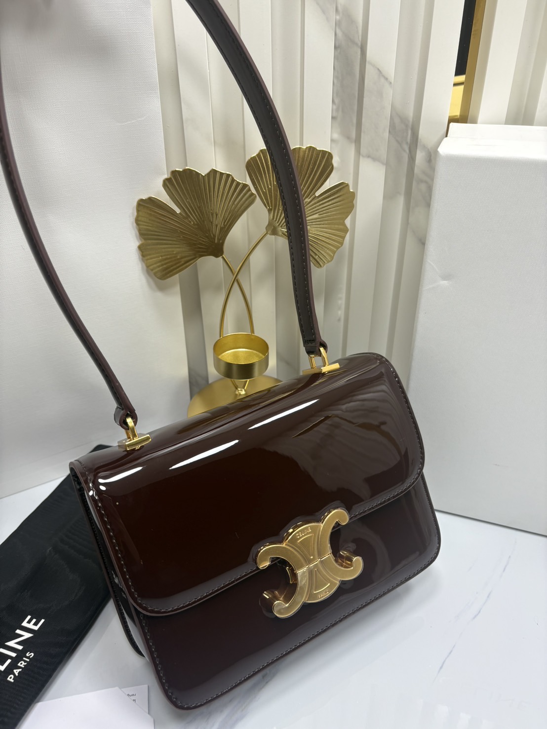 CELINE TEEN GARANCE bag in PATENT CALFSKIN กระเป๋าสะพายไหล่หนังแท้ รุ่นใหม่ล่าสุดหนังเงาสวยงามหรูหรา 🤍 เกรดออริจินอล สลับแท้ 1:1 ภาพถ่ายจากงานขายจริง ใช้งานต่างประเทศได้