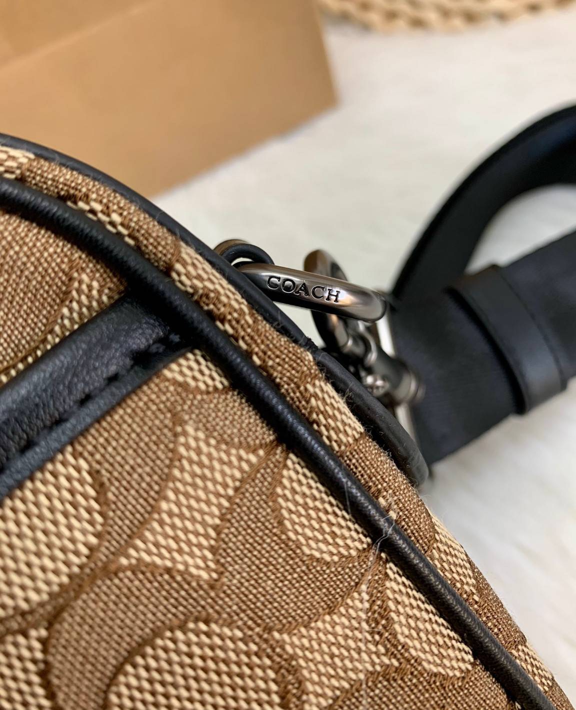 ของแท้ 💯% สินค้าแนะนำ ออกใหม่ ใช้ได้ทั้งชาย//หญิงค่ะ😘 COACH Graham Crossbody In Signature Jacquard With Stripe And Coach Patch ((4118))