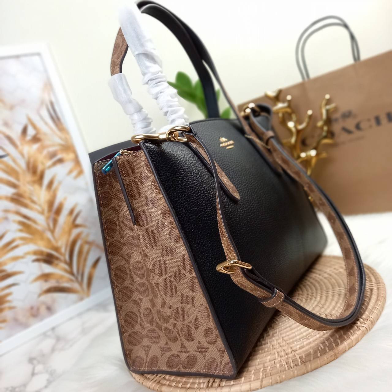 COACH CHARLIE CARRYALL IN SIGNATURE CANVAS (31210) ðšāđāļĢāļĩāļĒāļāļŦāļĢāļđ āļāļĨāļēāļŠāļŠāļīāļ//āļāļĢāļ°āđāļāđāļēāļāļ·āļ āļāļĢāļ°āđāļāđāļēāļŠāļ°āļāļēāļĒ āļāļĢāļ TOTE āļŠāļļāļāļŦāļĢāļđāļŦāļĢāļē āļāļĩāđāļāļāđāđāļāđ āđāļĄāđāļāļģāđāļ// āļ§āļąāļŠāļāļļāđāļāļāļ§āļēāļŠ āļāļŠāļĄāļŦāļāļąāļāđāļāđāļāļļāļāļ āļēāļāđāļĒāļĩāđāļĒāļĄ āļĢāļđāļāļāļĢāļāđāļāļāđāļāđāļ āļĨāļēāļĒ SIGNATURE āļŠāļ§āļĒāļĄāļēāļ// āļāđāļēāļāđāļāļĄāļĩ 2 āļāđāļāļāđāļĨāđāļāļāļ§āđāļēāļ āđāļĨāļ°āļāļĩāļ 1 āļāđāļāļāļāļīāļāļ