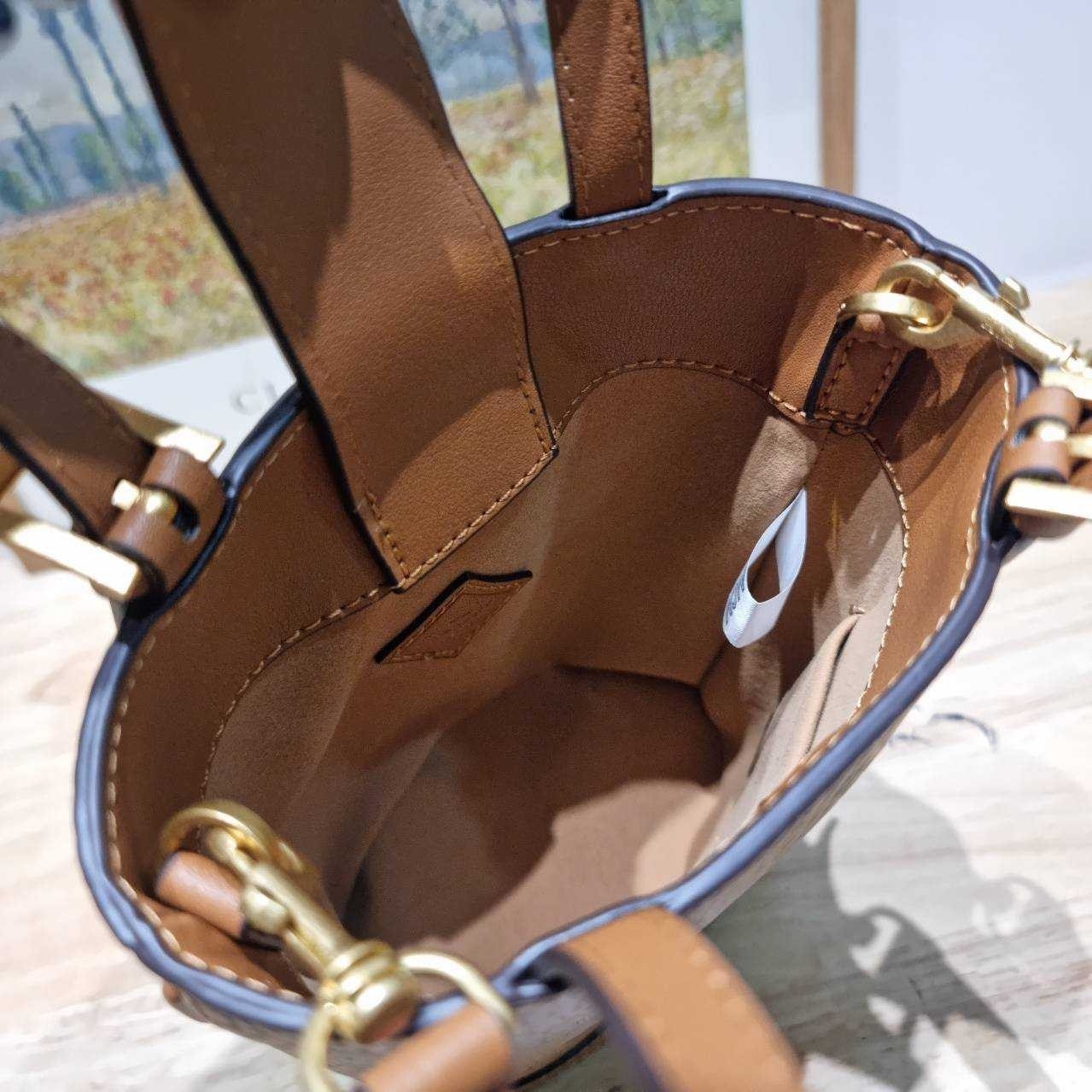 M.C.M AREN BUCKET TOTE IN VISETOS กระเป๋าทรงบัคเก็ต ขนาดกำลังสวย ไอเท็มใหม่ เกรดท็อปออริ 1:1 สลับแท้ ใช้งานต่างประเทศได้