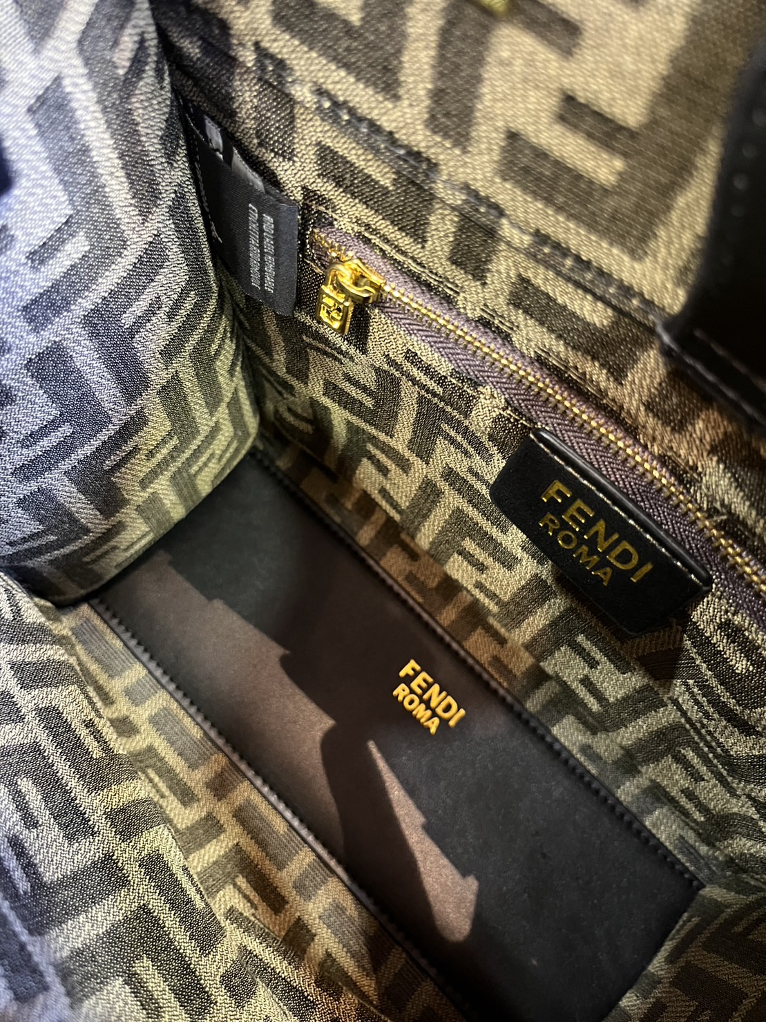 FENDI Sunshine jacquard FF sequins shopper / Fendi Tote bag 25cm พร้อมส่ง กระเป๋าสะพายทรงโท้ท ปักเลื่อมแวววาว รุ่นใหม่ สวยหรู **สินค้าเกรดออริจินอล 1:1 สลับแท้