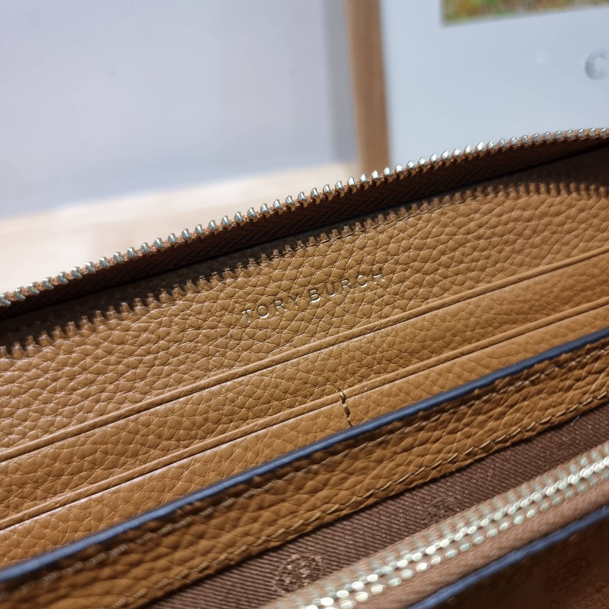 TORY BURCH THEA MULTI GUSSET ZIP CONTINENTAL WALLET กระเป๋าสตางค์ใบยาวเบสท์เซลเลอร์ ขนาดกำลังพอเหมาะ ดีไซน์เรียบหรู