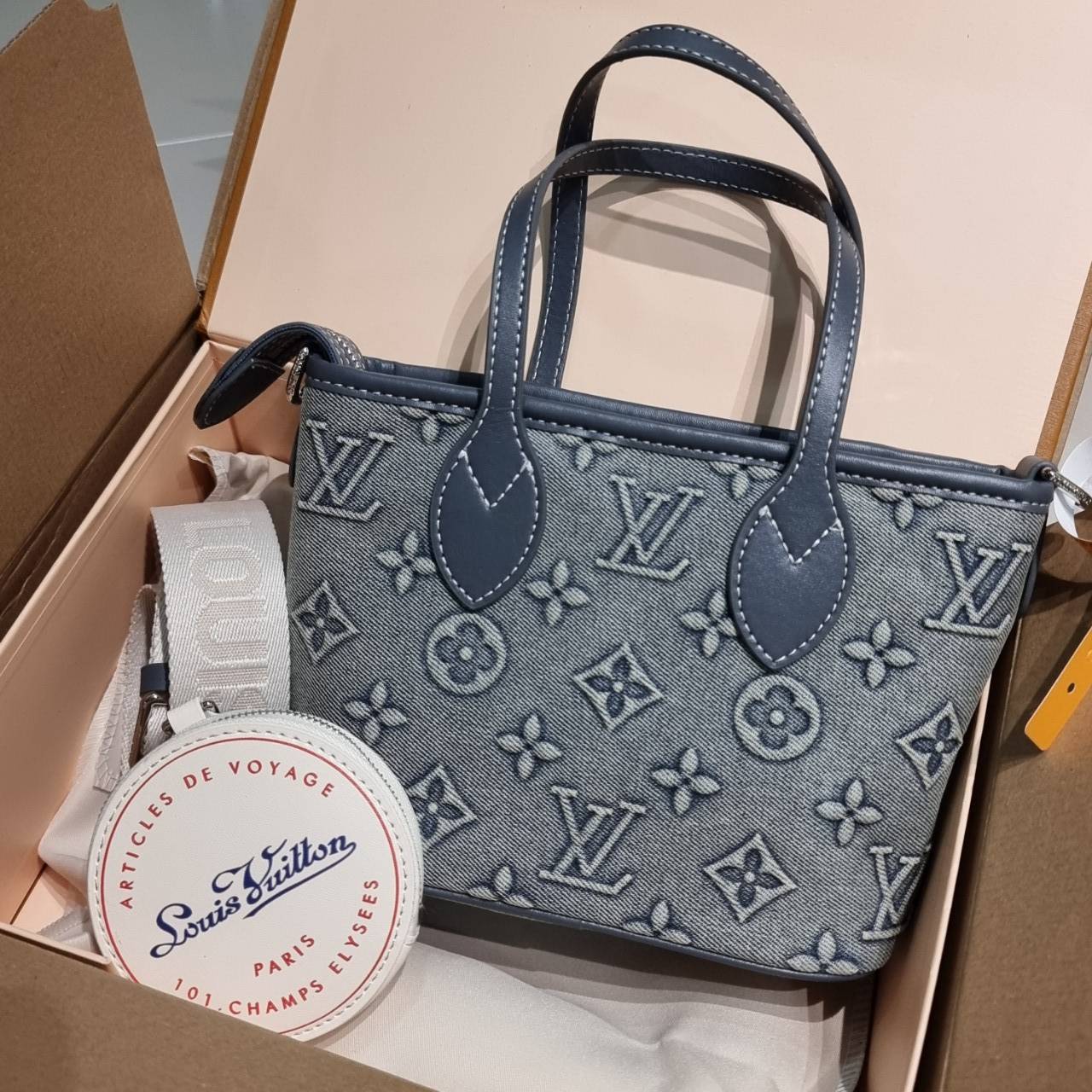 LV neverfull washed denim monogram mini bag ดีไซน์ใหม่ล่าสุดก่อนใคร กระเป๋าทรงโท้ทมินิไซส์ ที่ไม่ได้เล็กตามชื่อ มาในรูปแบบ washed denim สวยคลาสสิค ดูแพงสุดๆ