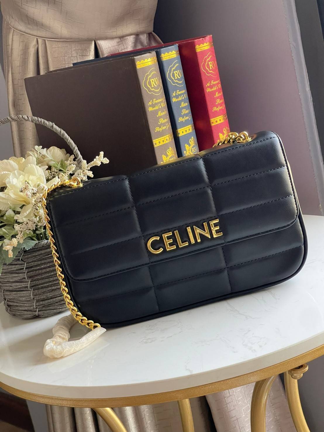 CELINE CHAIN SHOULDER BAG MATELASSE MONOCHROME CELINE in Quilted Goatskin กระเป๋าเทรนด์กระเป๋าสุดฮอตแต่ยังคงความคลาสสิก