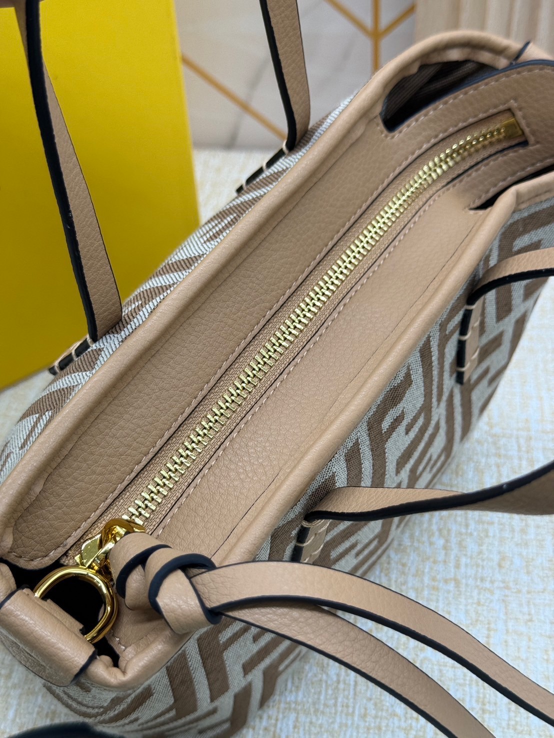 Fendi Roll Mini FF jacquard mini bag / YSL TOTE BAG MINI กระเป๋าสะพายทรงโท้ทไซส์มินิ เกรดออริ 1:1 ใช้งานต่างประเทศได้