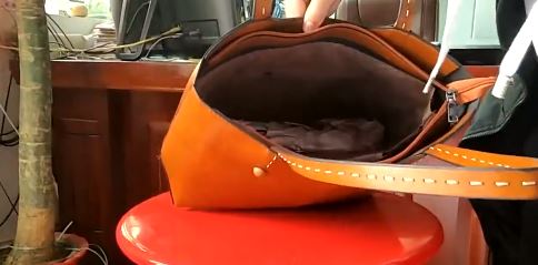 กระเป๋าสะพายข้างผู้หญิง กระเป๋าผู้หญิง ใบใหญ่ ใส่ของได้เยอะ ดีไซน์ แต่งตะเข็บ โชว์ลายหนัง สวย ๆ กระเป๋าผู้หญิง วินเทจ 507820