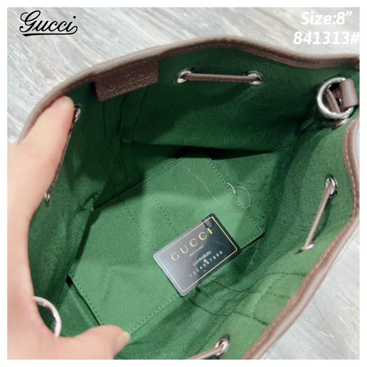 GUCCI Ophidia small bucket bag กระเป๋าสะพายทรงขนมจีบคอลสุดคลาสิค รูดปากกระเป๋าเก็บทรงได้ ภายในสวยงามโล่งกว้าง ใส่ของได้แบบไม่ต้องกังวล