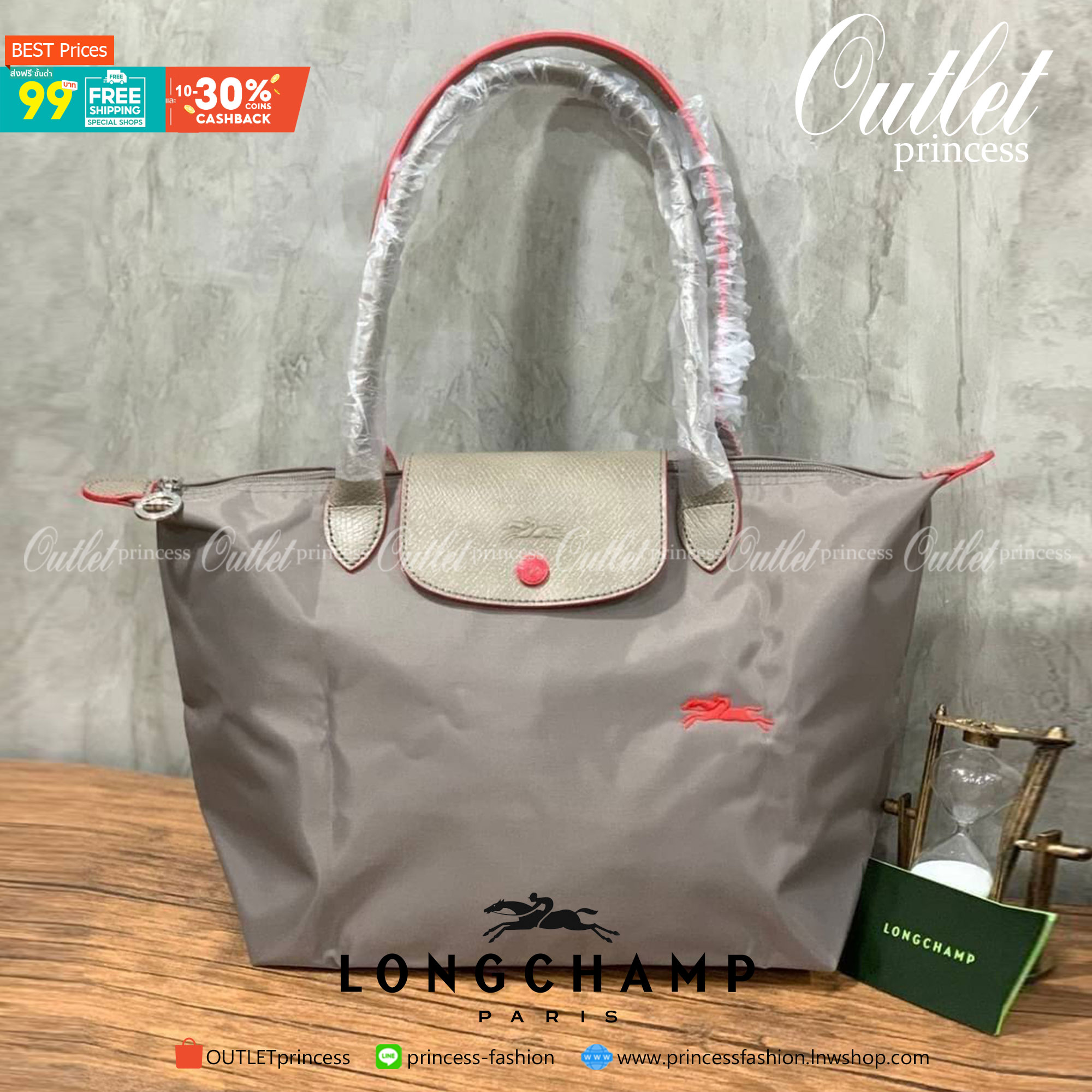 Longchamp LE PLIAGE Club (พร้อมส่ง 8 สี) TOTE BAG S กระเป๋ารุ่นยอดนิยม ที่สาวๆ ต้องมีไว้เก็บไว้สักใบ ด้วยตัวน้ำหนักกระเป๋า Longchamp เบาแสนเบา แต่จุของได้เยอะมาก สำหรับลุคทางการกึ่งลำลอง แฝงความสบาย ยามเดินทาง จุดเด่นอย่างหนึ่งของ กระเป๋าก็คือ สามาถพับเก็