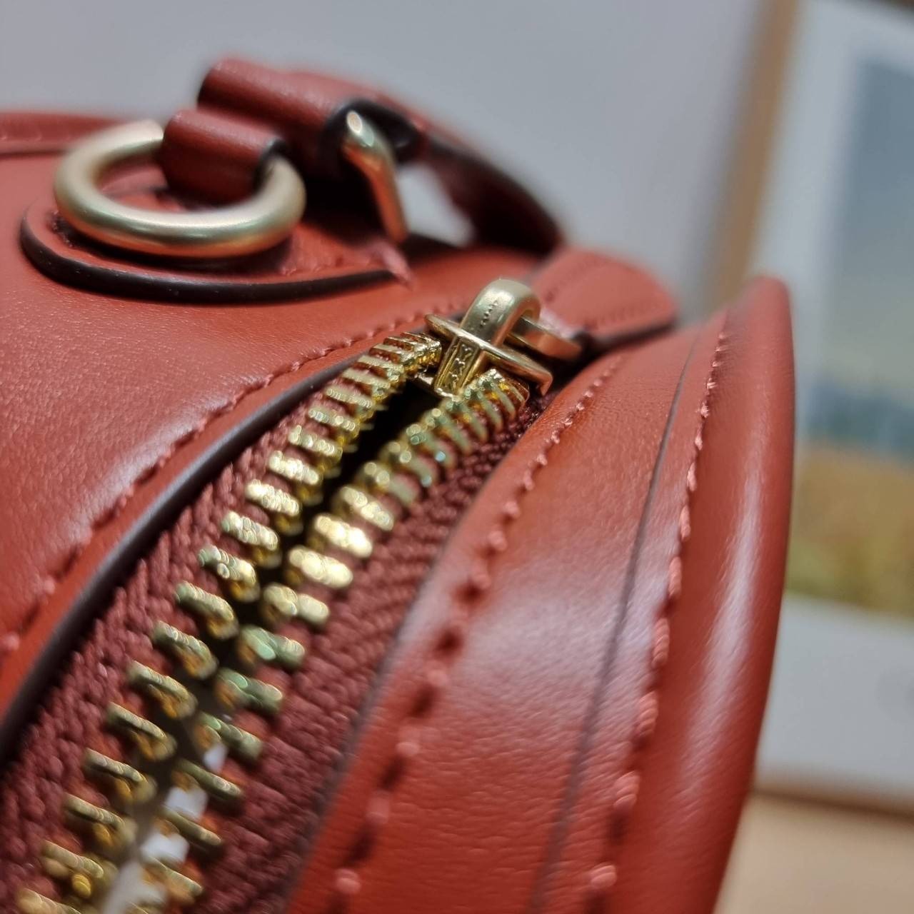 CE847 COACH x PEANUTS LUNCH PAIL IN SIGNATURE CANVAS WITH PATCHES คอลเลคชั่นใหม่ น่ารักน่าใช้ กับกระเป๋าสะพายสวยอยู่ทรง ดีไซน์ตกแต่งแพทช์ลวดลายการ์ตูนยอดฮิต