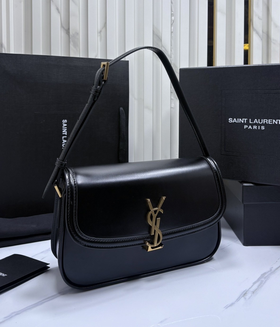 ORI หนังแท้ | YSL Solferino Large Bag / YSL Hobo Bag กระเป๋าสะพายไหล่ทรงกล่องเรียบหรูดูแพง โดดเด่นด้วยตัวปิดโลโก้ YSL ดีไซน์โค้งมนแตกต่างจากรุ่นดั้งเดิมดูหราหรามากขึ้น สายสะพายปรับได้ ช่วยให้จัดแต่งทรงได้ตามใจชอบ