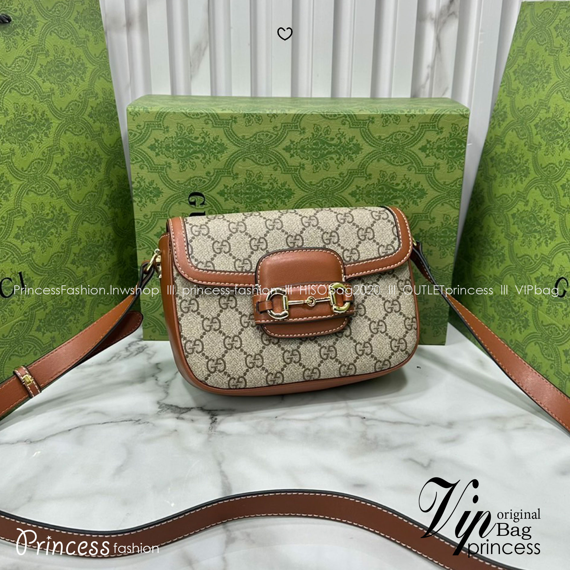ORI หนังแท้ | 18cm Gucci Horsebit 1955 Soft small shoulder bag ปรับโฉมใหม่เรียบสวยหรู กระเป๋าสะพายไหล่/สะพายข้างทรงคลาสสิค สวยผู้ดี ดารา เซเลปใช้กันเพียบ สวยอยู่ทรงORI หนังแท้ | 18cm Gucci Horsebit 1955 Soft small shoulder bag ปรับโฉมใหม่เรียบสวยหรู กระเป