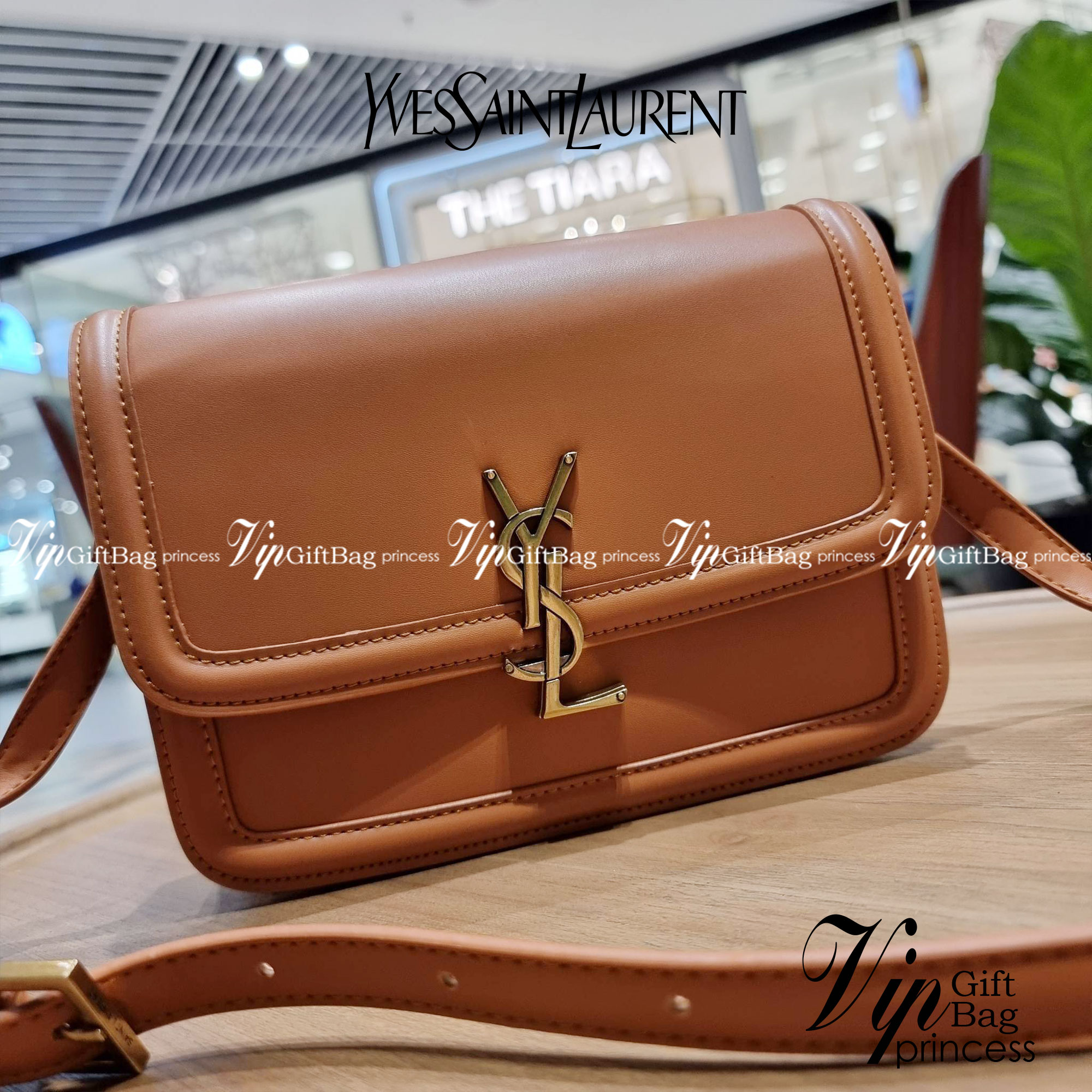 YSL SOLFERINO SATCHEL LEATHER / Yves Saint laurent crossbody bag กระเป๋าสะพายข้าง โลโก้โดดเด่น ดีเทลดูแพงด้วยตัวล็อค ใช้งานง่าย แน่นหนา วัสดุหนังแท้เต็มใบ ภายในเป็นช่องโล่ง ใส่ของสำคัญได้เลยสบายๆ สายสะพายครอส ปรับใช้ได้ตามตัว ใบจริงสวยคม ราคาสุดคุ้มพร้อม 
