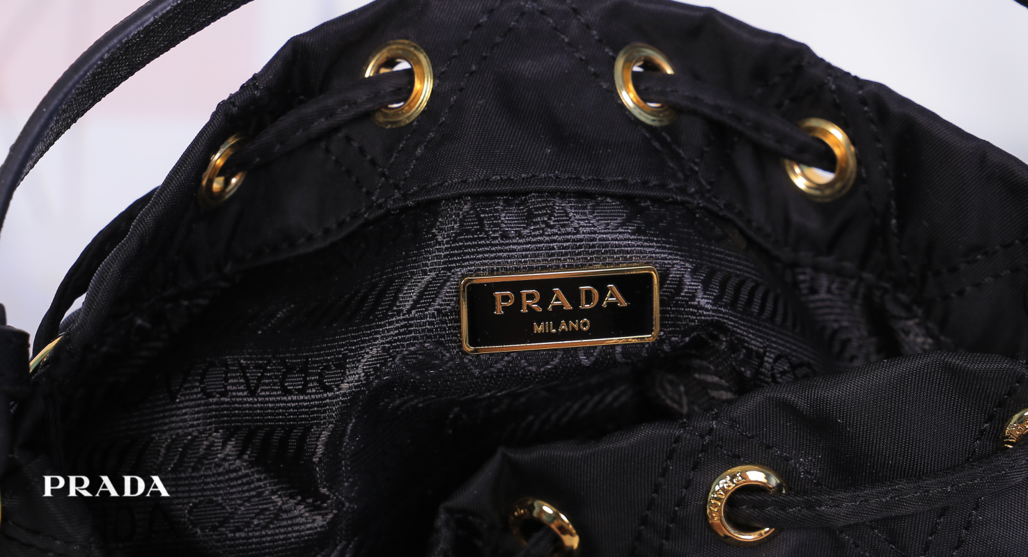 PRADA DRAWSTRING BAG WITH STRAP / PRADA BUCKET BAG / Prada Nylon Handbag and Crossbody bag กระเป๋าสะพายทรงจีบ วัสดุ Nylon ลายตาราง คุณภาพดี ขนาดกำลังดี