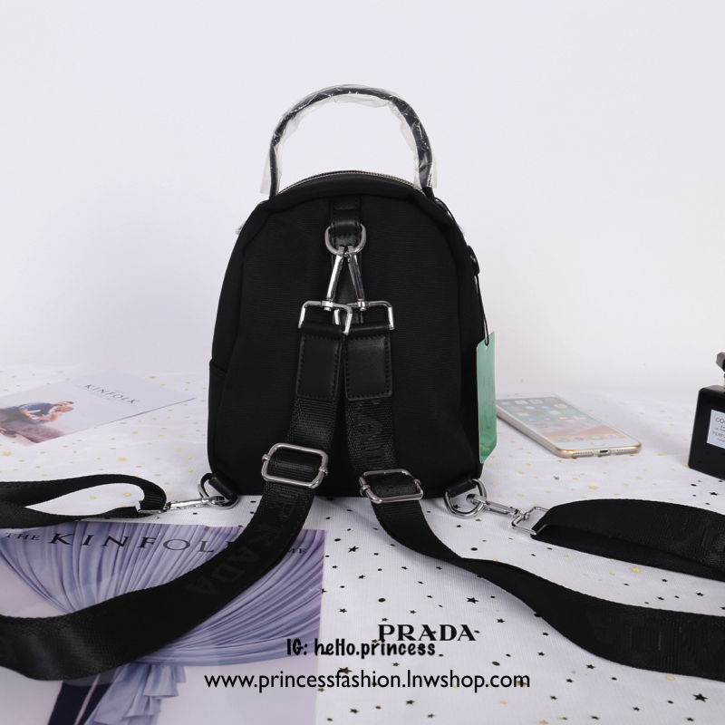 Prada mini backpack with premium gift กระเป๋าเป้ Prada size mini ทรงน่ารัก ปรับรูปแบบการสะพายได้ 2 แบบ จะสะพายแบบเป้ หรือสะพายข้างได้ทั้งนั้นเลยค่ะ วัสดุ nylon เนื้อหนาอย่างดี อะไหล่เงิน ตัวกระเป๋าแบ่งเป็น 3 ช่องซิปเป็นสัดส่วน จุของได้เยอะพอประมาณเลยค่ะ ใ