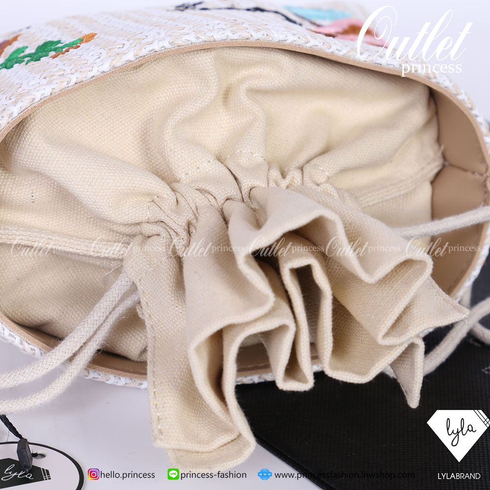 LYLABRAND🔔 WHITE WOVEN WITH LININ🔔 กระเป๋าที่ถือเข้าได้กับแนวหวานๆทุกแนว ไม่ว่าจะใส่เดรสยาว เดรสสั้น แค่หยิบใบนี่มาถือ ก็ทำให้ลุค คอมพลีท ขึ้นมาทันทีค่ะ❤️