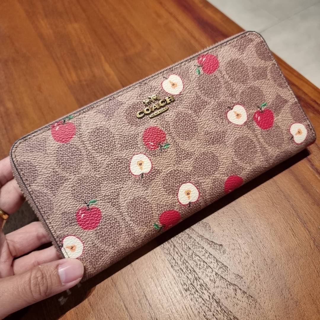 OUTLET 】COACH ACCORDION ZIP WALLET IN SIGNATURE CANVAS F86093 C3287 F98126 กระเป๋าสตางค์ใบยาว น่ารักน่าใช้