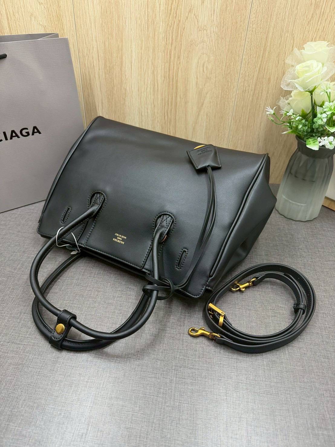 ORI หนังแท้ | Balenciaga Carry All Hampton Bag / Balenciaga Tote Bag 33cm กระเป๋าสะพายทรงโท้ท ภายในโล่งกว้าง ดีไซน์เรียบง่าย เรียบหรู