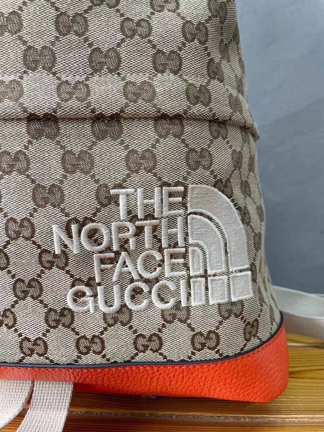 หนังแท้ The North Face x Gucci backpack พร้อมส่งที่ไทย