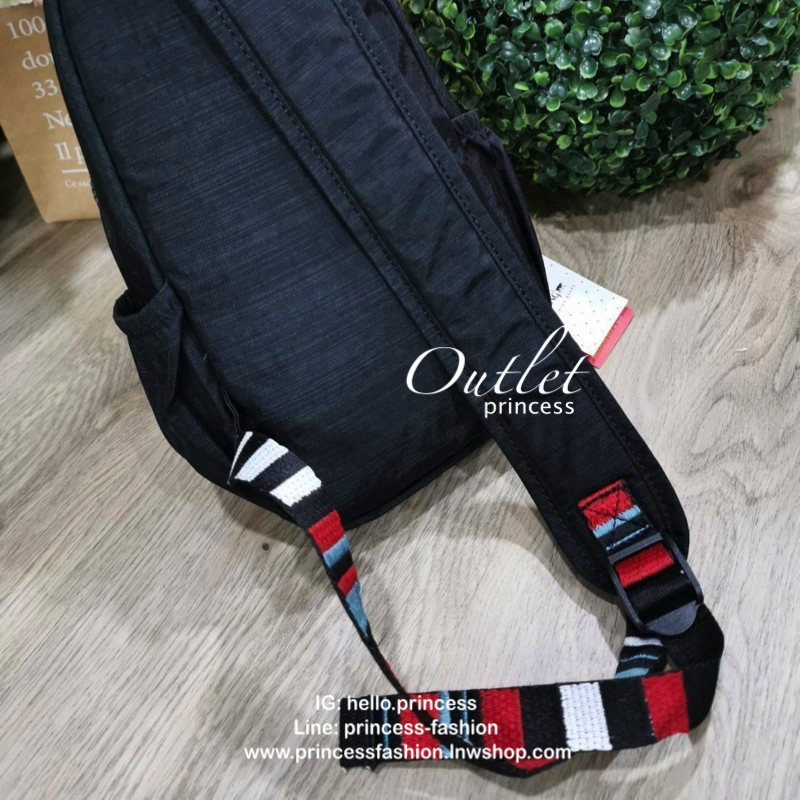 KIPLING ART MINI BACKPACK กระเป๋าสะพายเป้หรือคาดอกวัสดุ Nylon+Polyester100% เปิดปิดด้วยซิปสะดวกใช้ ด้านหน้ามี1ช่องซิป มาพร้อมพวงกุญเเจลิงขนฟูถอดแยกใช้ได้ ดีไซน์สุดฮิตสายสะพายคอลเลคชั่นลาย ART เลื่อนปรับได้ ภายในมีช่องซิป ช่องใส่มือถือ ภาพถ่ายจากสินค้าจริง