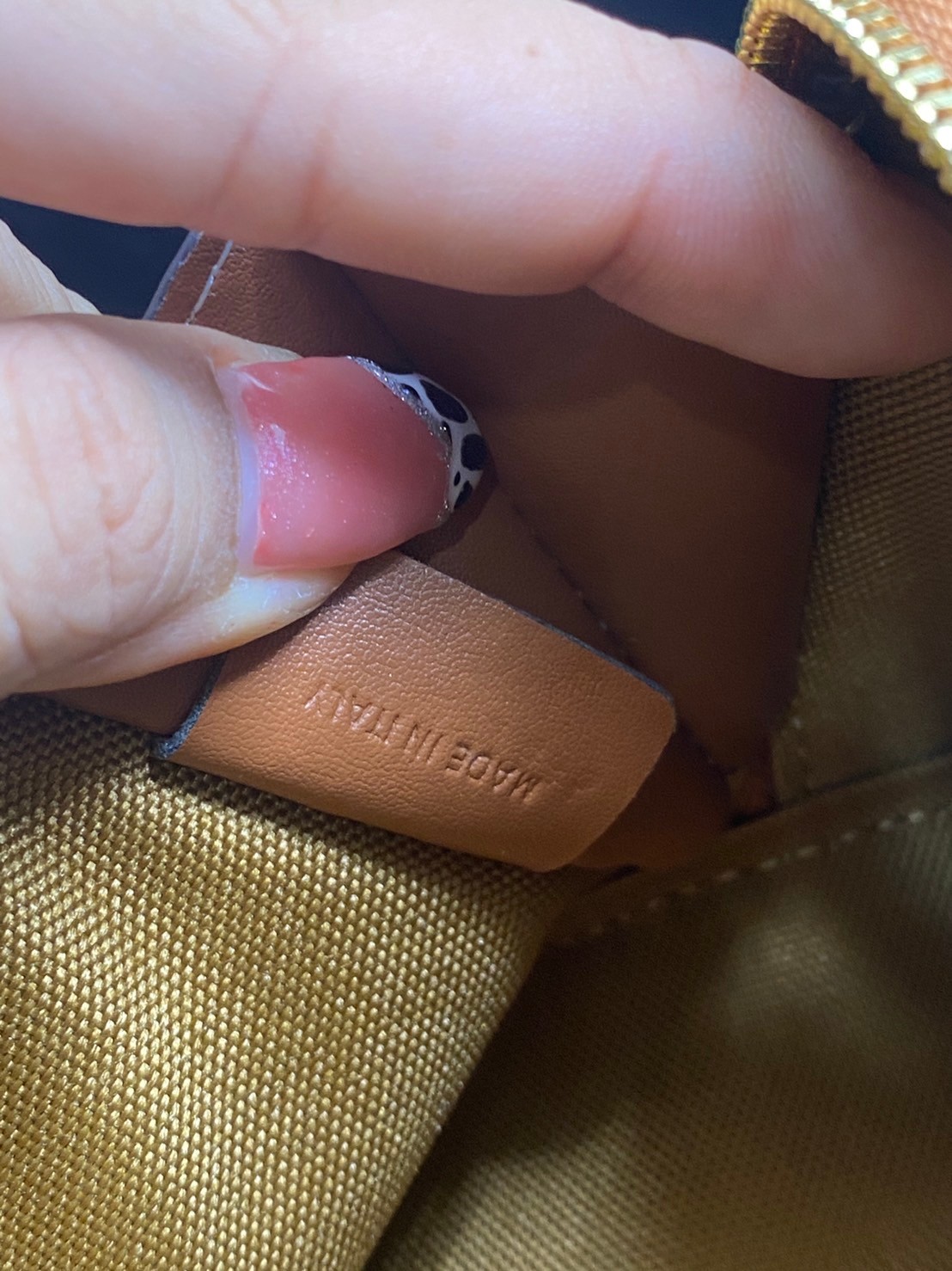 CELINE POUCH 16cm / CELINE TRIOMPHE Triumphal Arch Canvas / CELINE CLUTCH WITH CHAIN กระเป๋าคลัทช์ดีไซน์เรียบหรูออกแบบมาได้อย่างลงตัว พร้อมสายสะพายโซ่ทองสุดหรู ด้วยรูปทรงที่สวยงามและทันสมัย