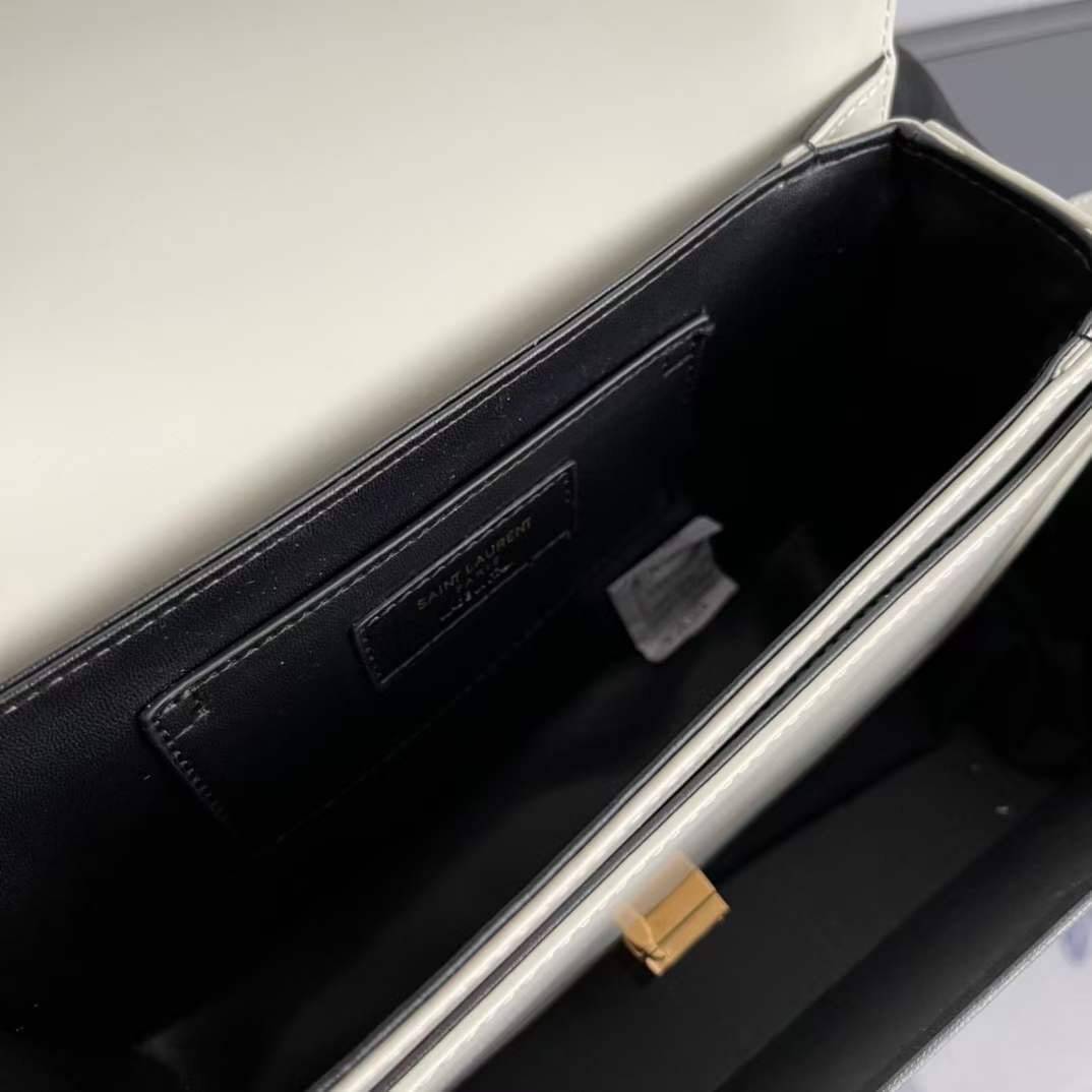 YSL Solferino medium crossbody bag คอลเล็คชั่นน้องโรเซ่ ROSE BLACKPINK ที่สุดแห่งความคลาสสิก เกรดออริจินอล หนังสวยมาก กระเป๋าสะพายรุ่นที่สาวๆ ทุกคนควรมีติดตู้ ภาพถ่ายจากงานขายจริง สวยตามรูป ไม่ผิดหวังค่ะ