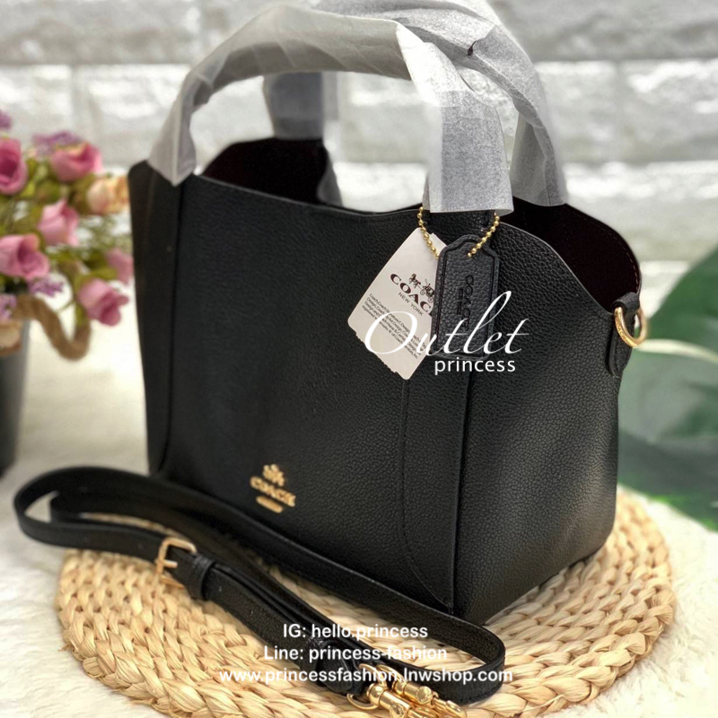 COACH HADLEY HOBO 21 BAG กระเป๋าถือหรือสะพายข้าง เรียบหรู หนังแท้ลายโทโก หนังนิ่ม ปรับเปลี่ยนได้ 2 ทรง ปากกระเป๋ามีกระดุมแม่เหล็ก พร้อมตะขอเกี่ยว ภายในกว้าง ใส่ wallet ยาว mini iPad และของใช้ได้จุ พร้อมสายสะพายยาส ถอด ปรับระดับได้ค่ะ Must have!