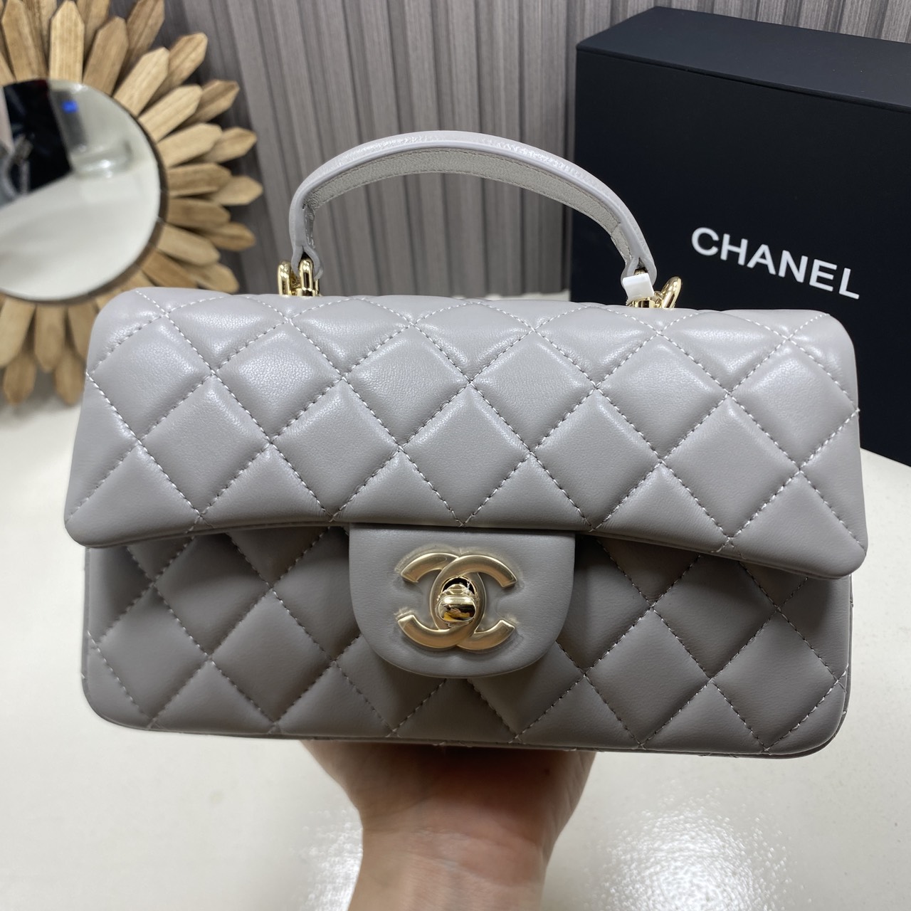 ORI หนังแท้ | CHANEL Classic Flap Bag TopHandle 20cm กระเป๋าสะพายคคลาสสิกพร้อมหูจับ หรูหราระดับตำนาน สวยงามเหนือกาลเวลา