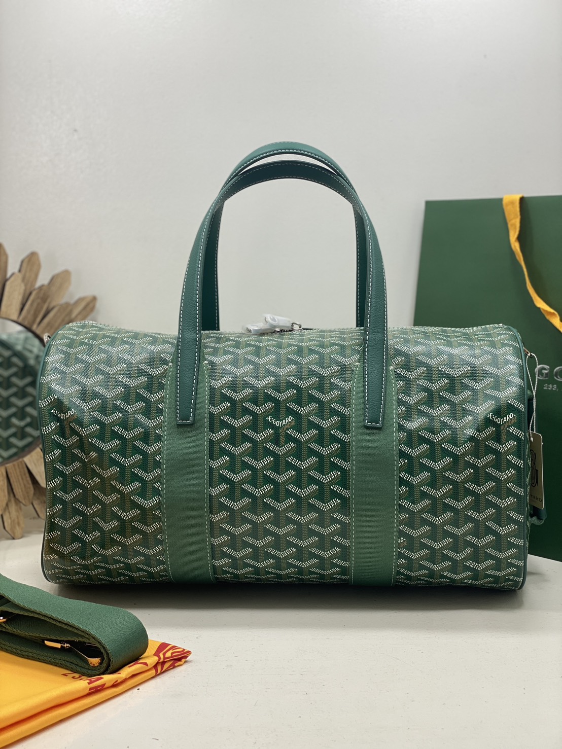 ORI หนังแท้ | Goyard Barrel 40 Sports Bag กระเป๋าสะพายทรง Keepall ใบใหญ่ ดีไซน์สปอร์ต ภายในโล่งกว้าง จุของได้เยอะ มีหูจับด้านบน เพิ่มฟังชั่นหูหิ้วด้านข้าง สะดวกใช้งาน