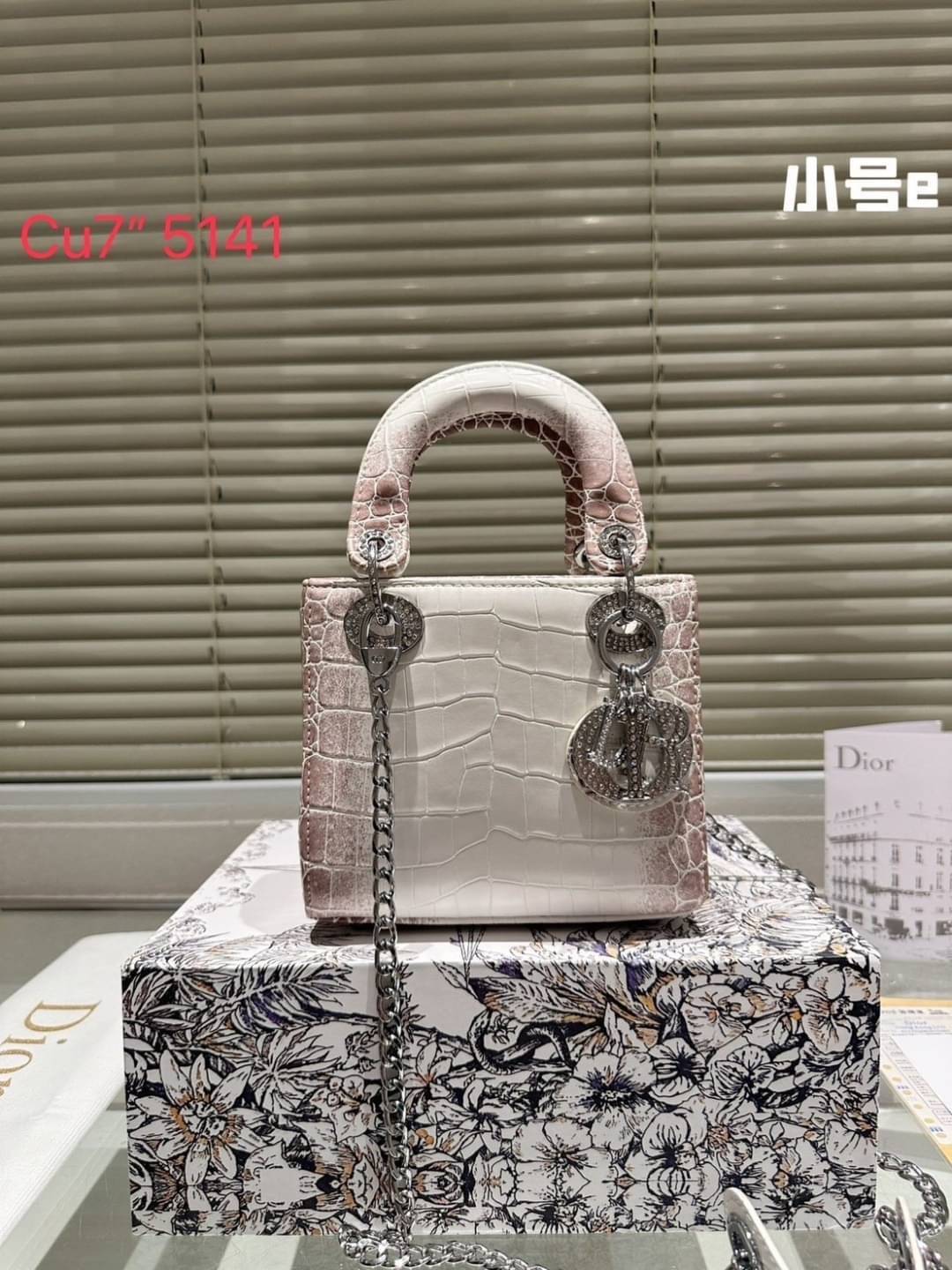 DIOR Lady Himalayan Crocodile Bag กระเป๋าเลดี้ดิออร์รุ่นลิมิเต็ด หนังลายจระเข้สวยหรูดูแพงที่สุด ควรมีที่สุดเลยค่าสาวๆ งานจริงสวยกริบใบมินิน่ารัก ปังสุด ราคาสุดคุ้มค่า