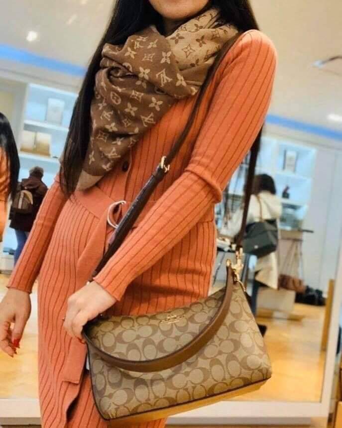 COACH LEWIS SHOULDER BAG IN SIGNATURE CANVAS (COACH F85696)🌺พอชใบใหญ่ ใส่ของได้จุใจ มีสายให้ 2 สาย อะไหล่สีทอง หรูหรา คลาสสิค สายยาวถอดได้ ปรับได้ ช่องด้านใน กว้างมากๆ ใช้ได้ทุกโอกาสจริงๆ แนะนำ ไม่ควรพลาดจ้า