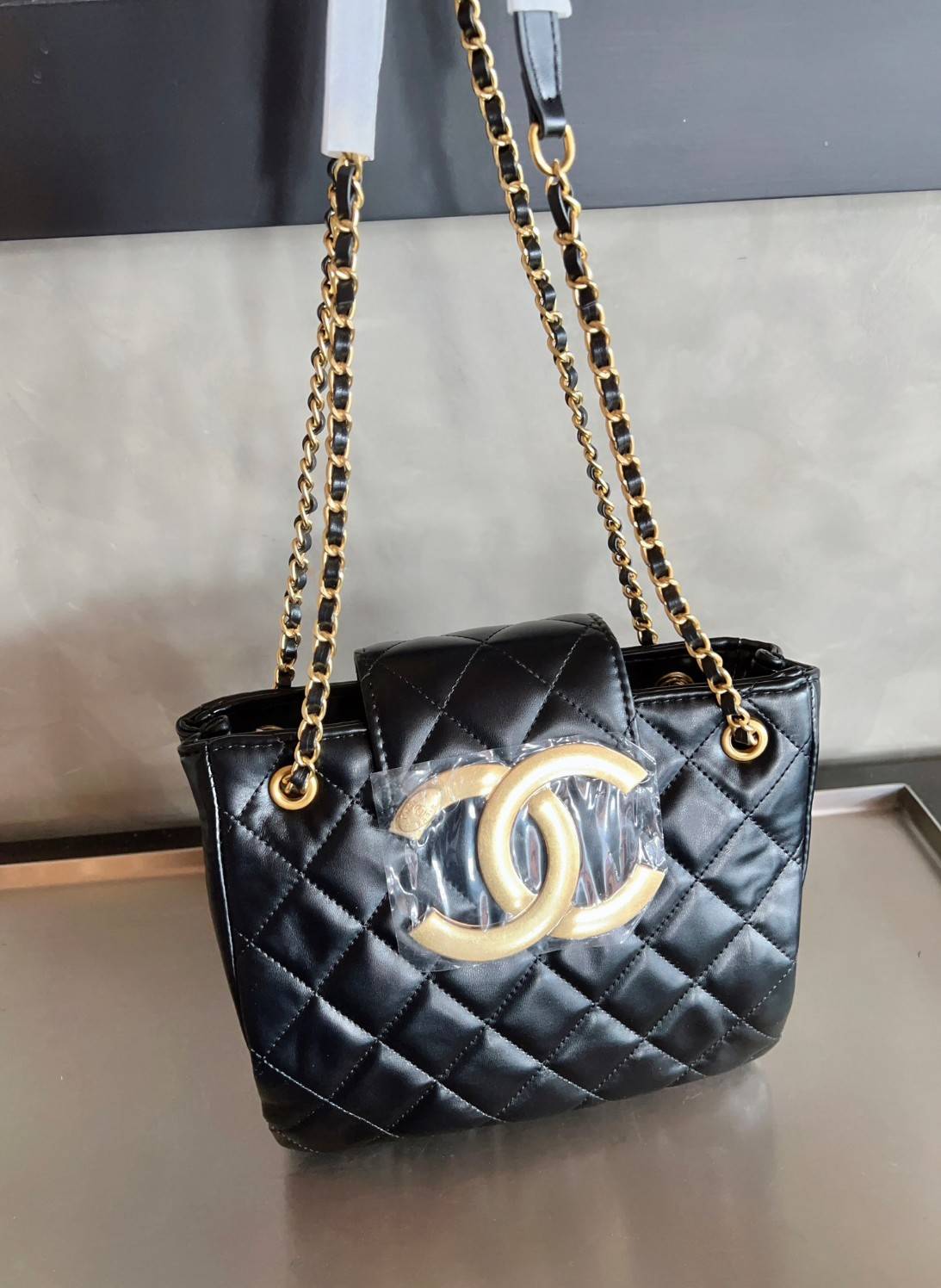 Chanel 24C bag / CHANEL WITH CHAIN / CHANEL Casual Style กระเป๋าสะพายหนังนิ่มลื่นเงาสวย Plain Leather Party Style Office Style