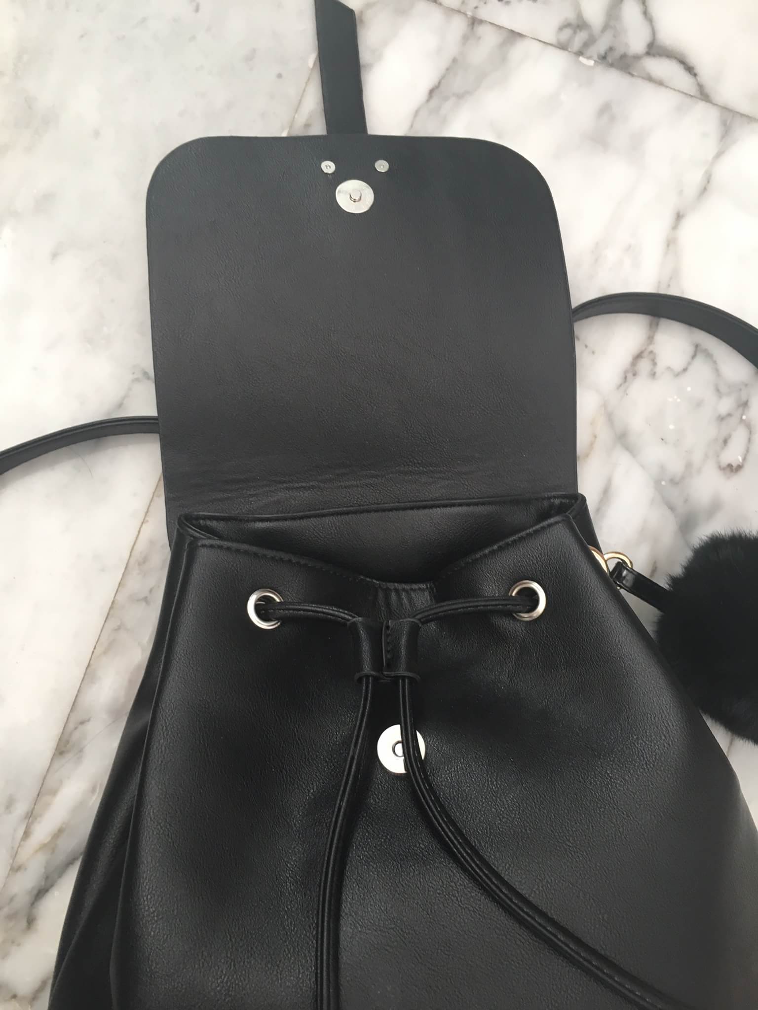 ใหม่ล่าสุด ชนช้อป เลยค่า 👍 กระเป๋าเป้!!! ทรงน่ารักมากๆๆๆ จากแบรนด์ KEEP รุ่น suprem backpack #จุดเด่นที่ >ตัวกระเป๋าทำจากหนังเนื้อดี สีmatte สวยคะ >น้ำหนักเบามาก เพียงแค่ 5 ขีดเท่านั้น >ขนาดกระเป๋ากำลังดีคะ ใส่ กปต ยาว มือถือได้ > มีช่