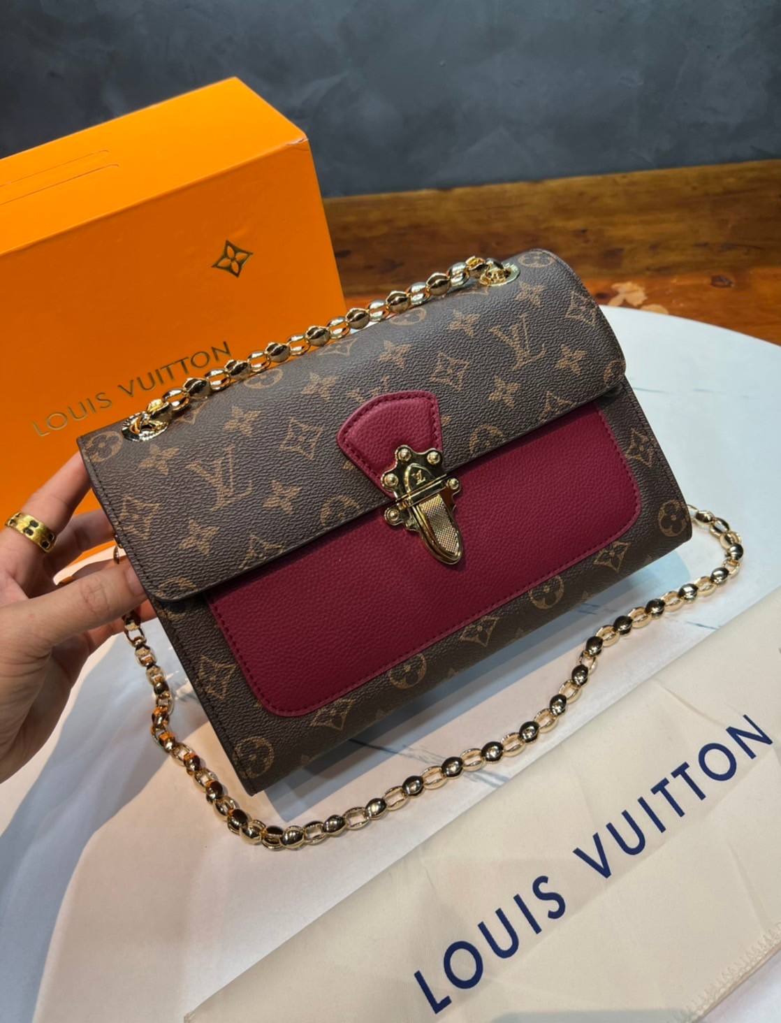 หนังแท้ LOUIS VUITTON VICTOIRE BAG พร้อมส่งที่ไทย