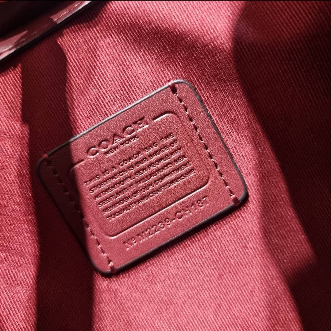 COACH HANNA CARRYALL IN SIGNATURE CANVAS / CH187 / CH195 / CH542 น้องใหม่ เรียบหรู ดูแพง กับกระเป๋าถือ/สะพายทรงสวย คงความคลาสสิค ดีไซน์ตกแต่งสายคาดจับจีบข้างกระเป๋าเพิ่มดีเทล มาพร้อมหูจับในตัว